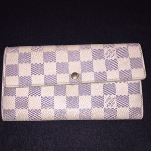 AUTHENTIC Louis Vuitton wallet